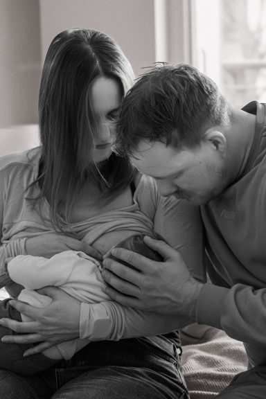 Neugeborenen Fotoshooting Berlin – Zarte Familienfotografie mit Baby